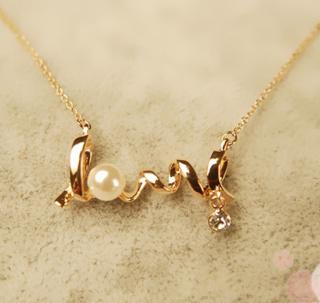 Love Pendant Necklace 61c8c497-09e5-42d3-9cd2-8e65465edd6a